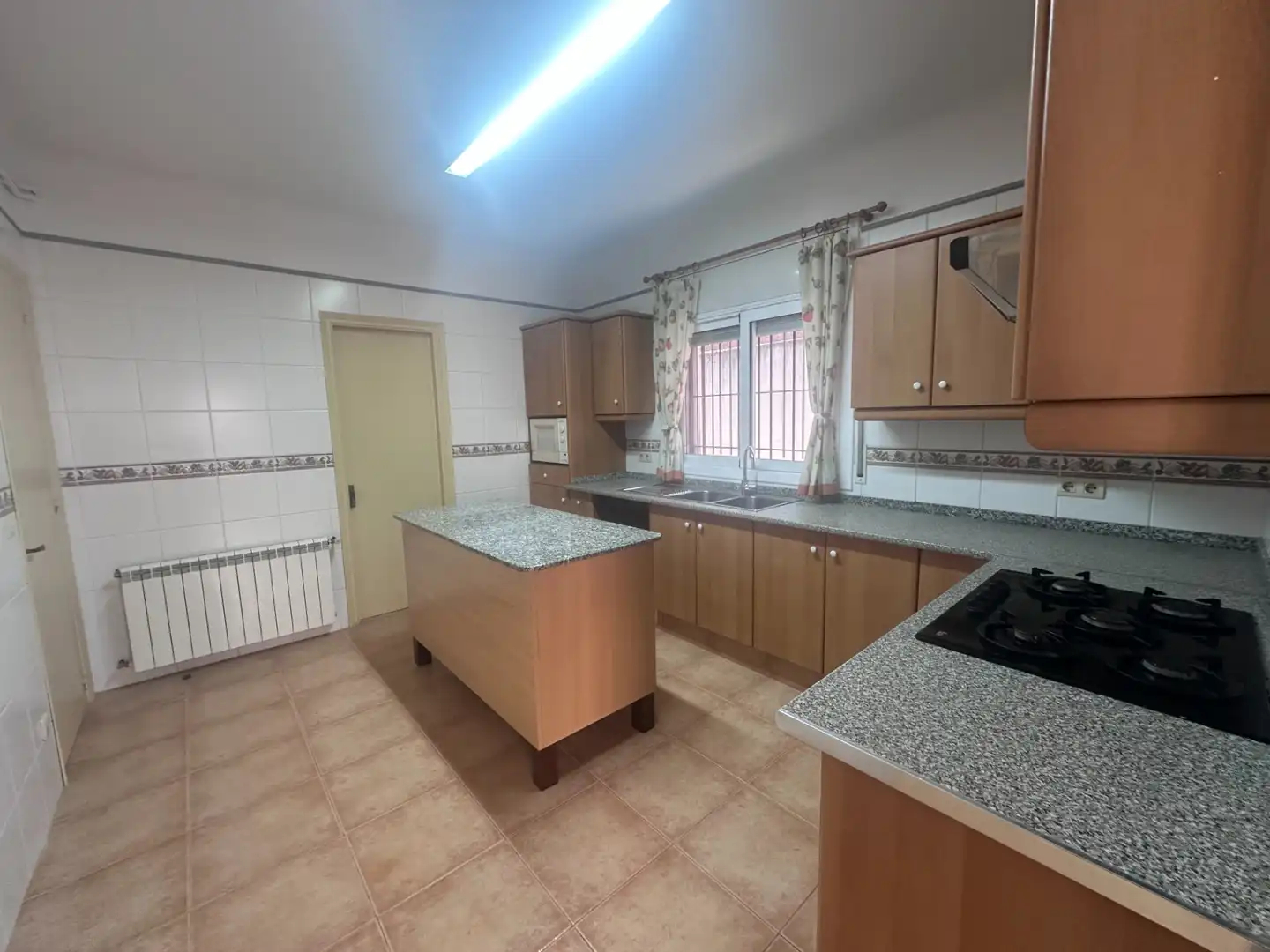 Cuina de Casa o xalet en venda en Santa Margarida I Els Monjos amb Calefacció, Jardí privat i Terrassa