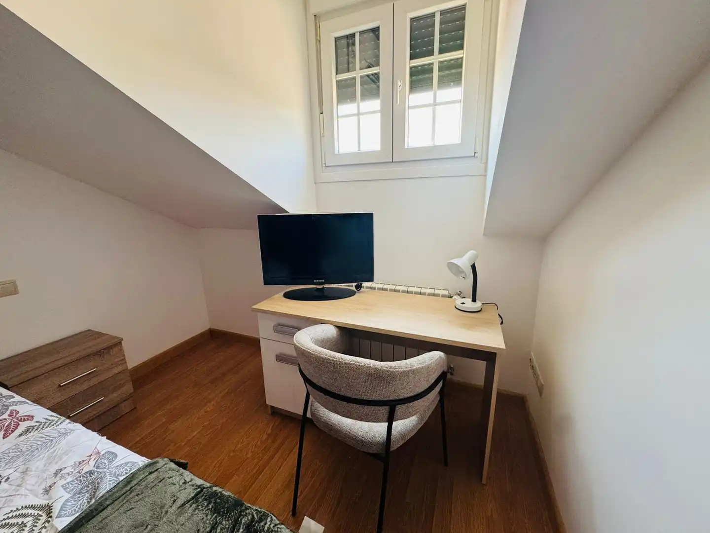 Bedroom of Duplexes for rent in Sevilla la Nueva  with Air Conditioner, Heating and Storage room