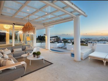 Villa avec balcon à vendre à Nueva Andalucía