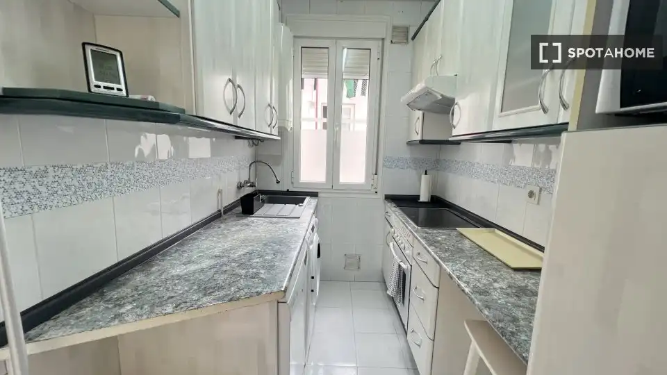 Cocina de Piso de alquiler en Madrid con Aire acondicionado, Calefacción y Amueblado