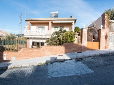 Casa rústica con balcón en venta en Calle LAS PIEDRAS