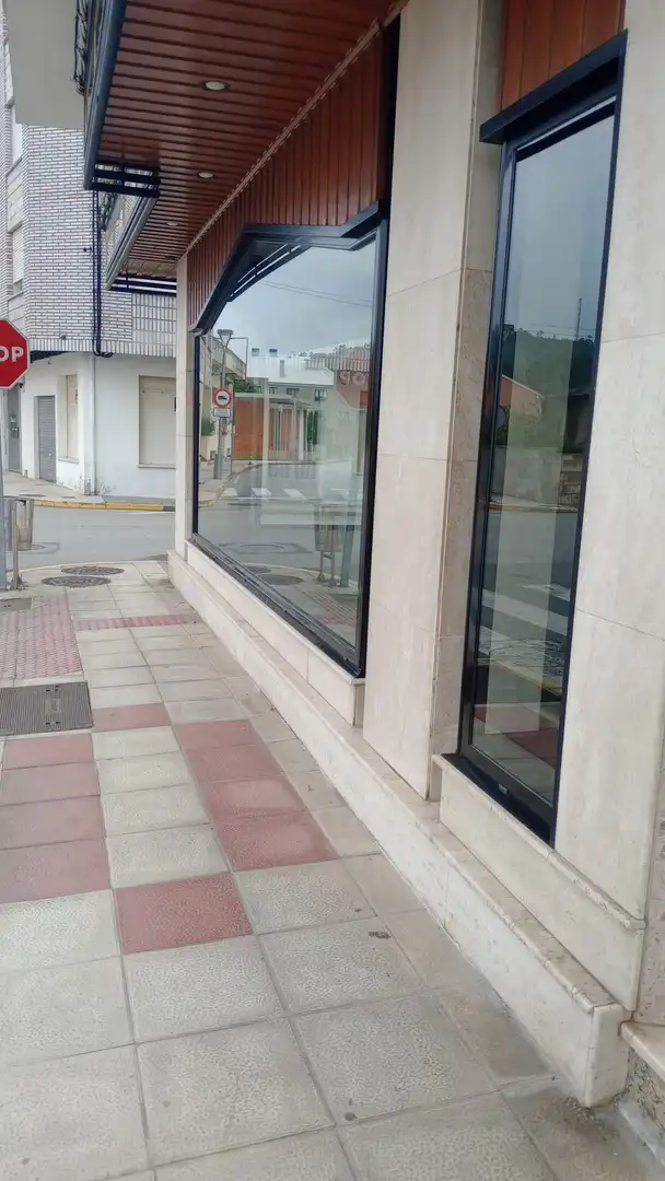 Local comercial de lloguer a Xove, imagen 4