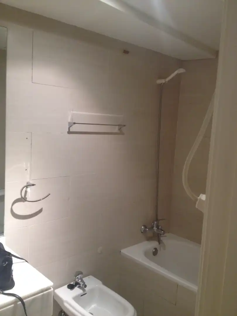Baño de Apartamento de alquiler en Madrid con Calefacción, Horno y Lavadora