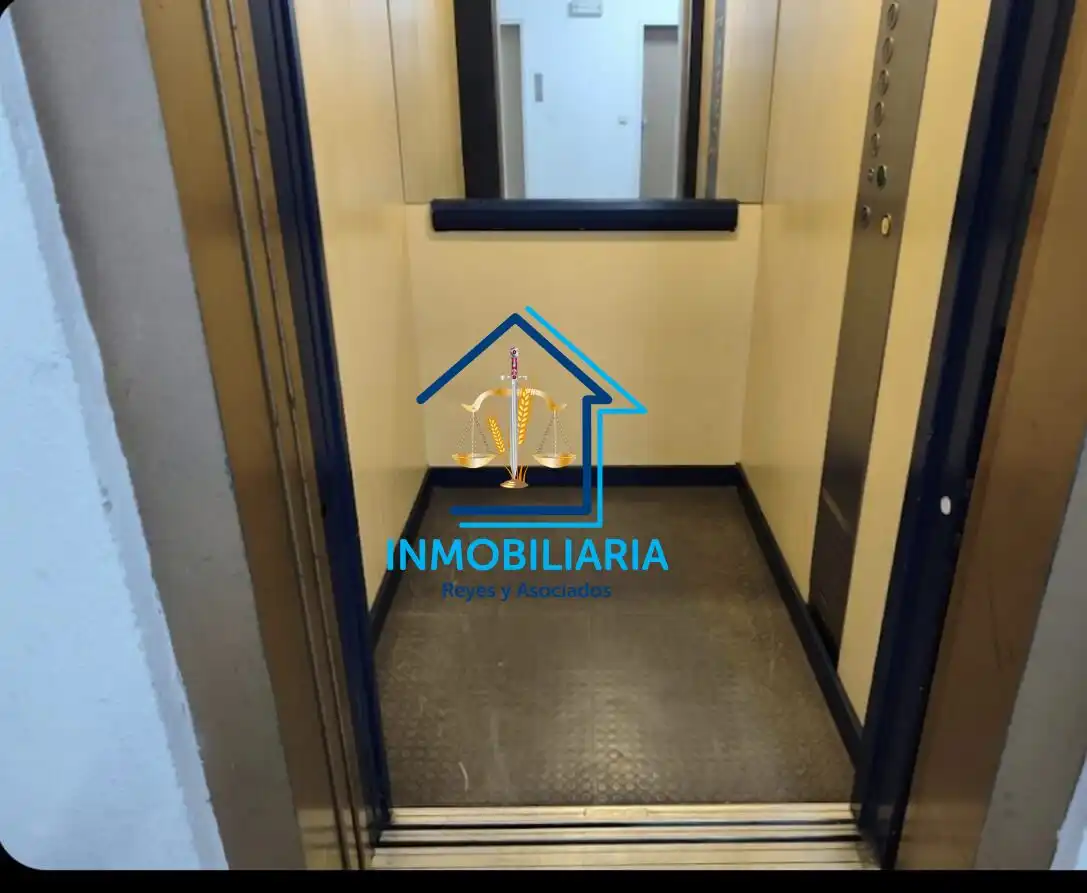 Wohnung zum Verkauf in Córdoba mit Klimaanlage, Heizung und Abstellraum