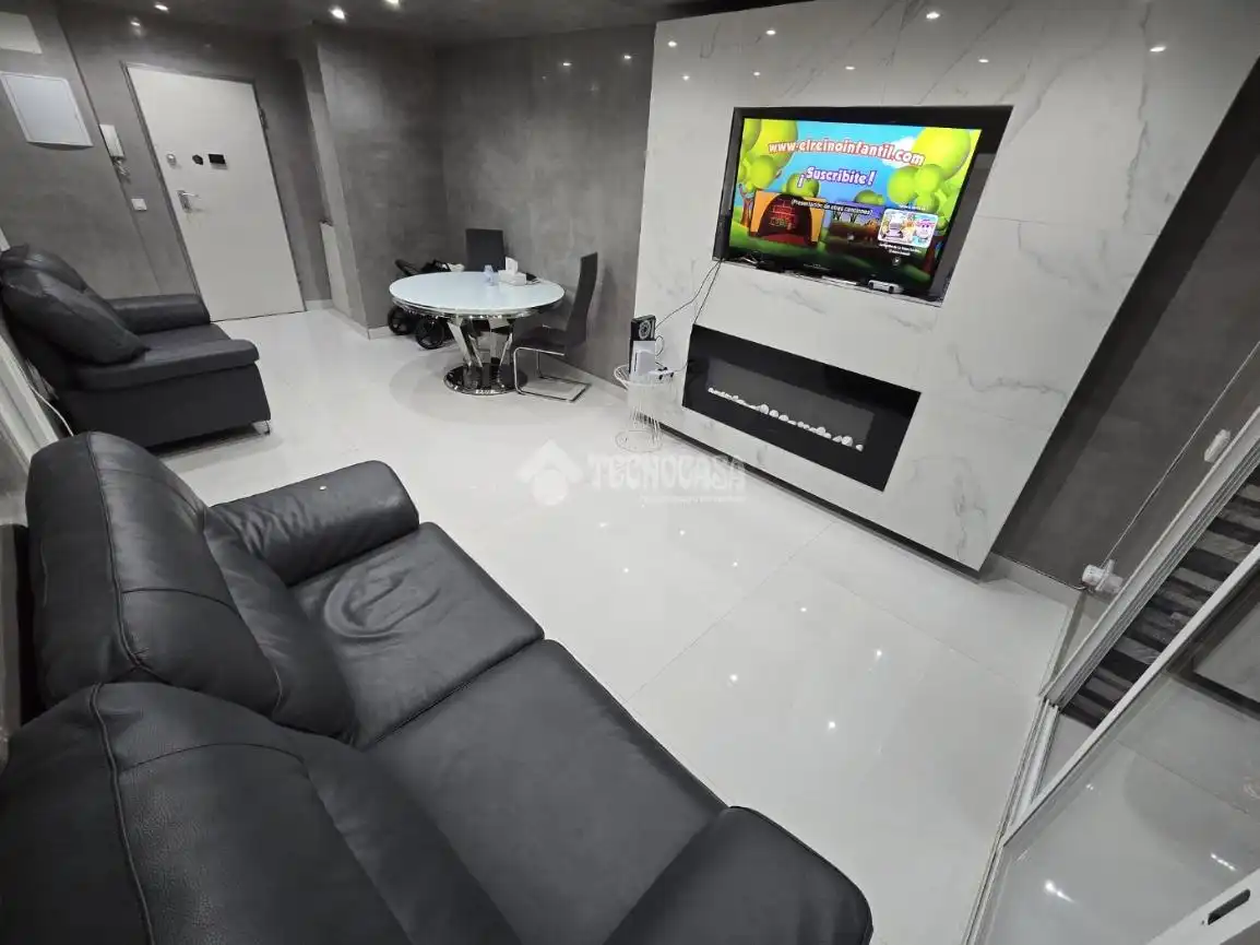 Living room of Flat for sale in Madrid  with Air Conditioner and Heating