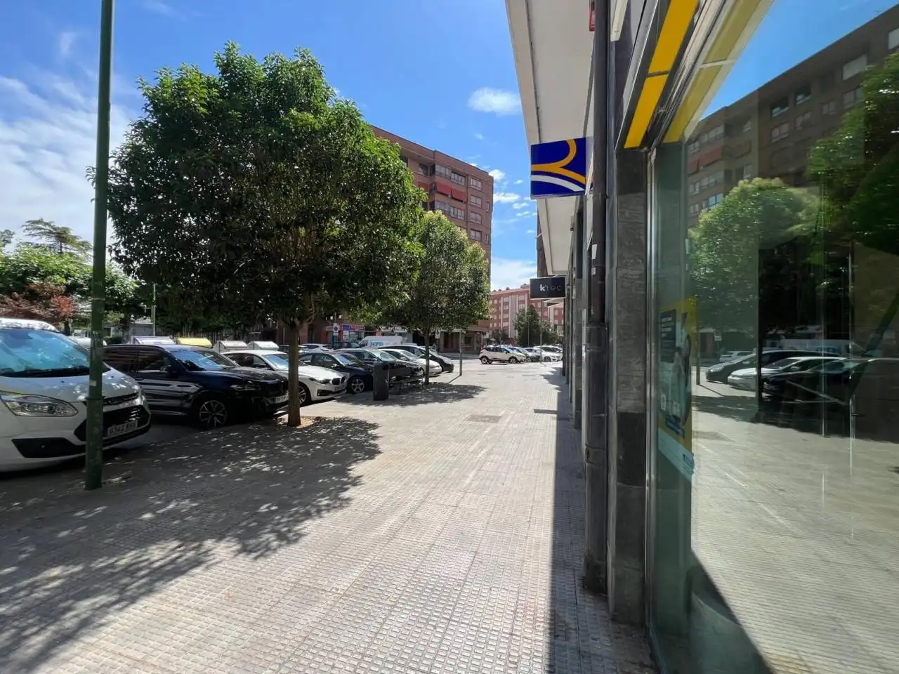 Außenansicht von Büro zur Miete in Burgos mit Klimaanlage und Heizung