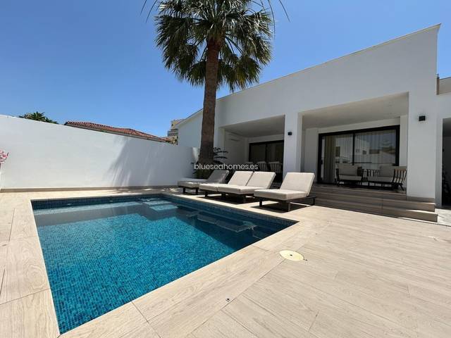 Casa-chalet en Venta en Calle Almendros en Solymar