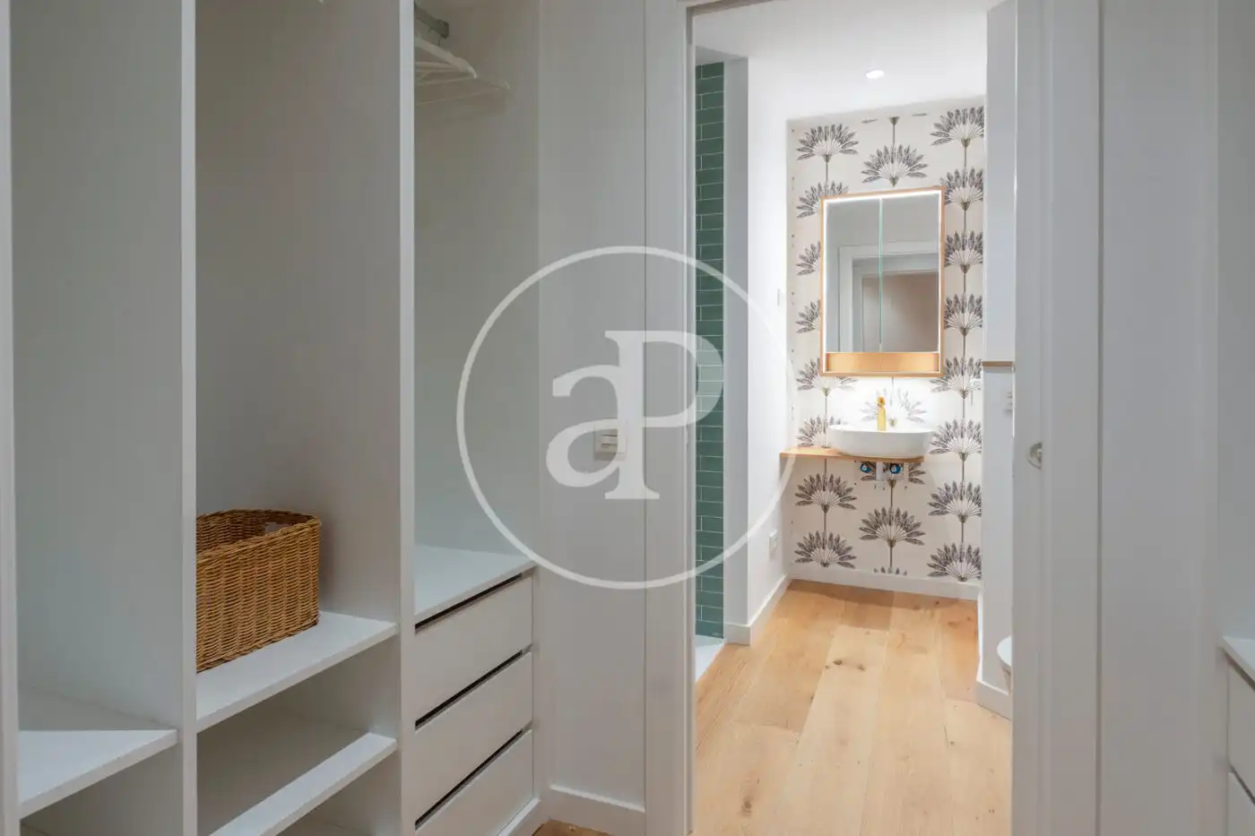 Schlafzimmer von Wohnung zum Verkauf in Barcelona mit Klimaanlage, Heizung und Balkon