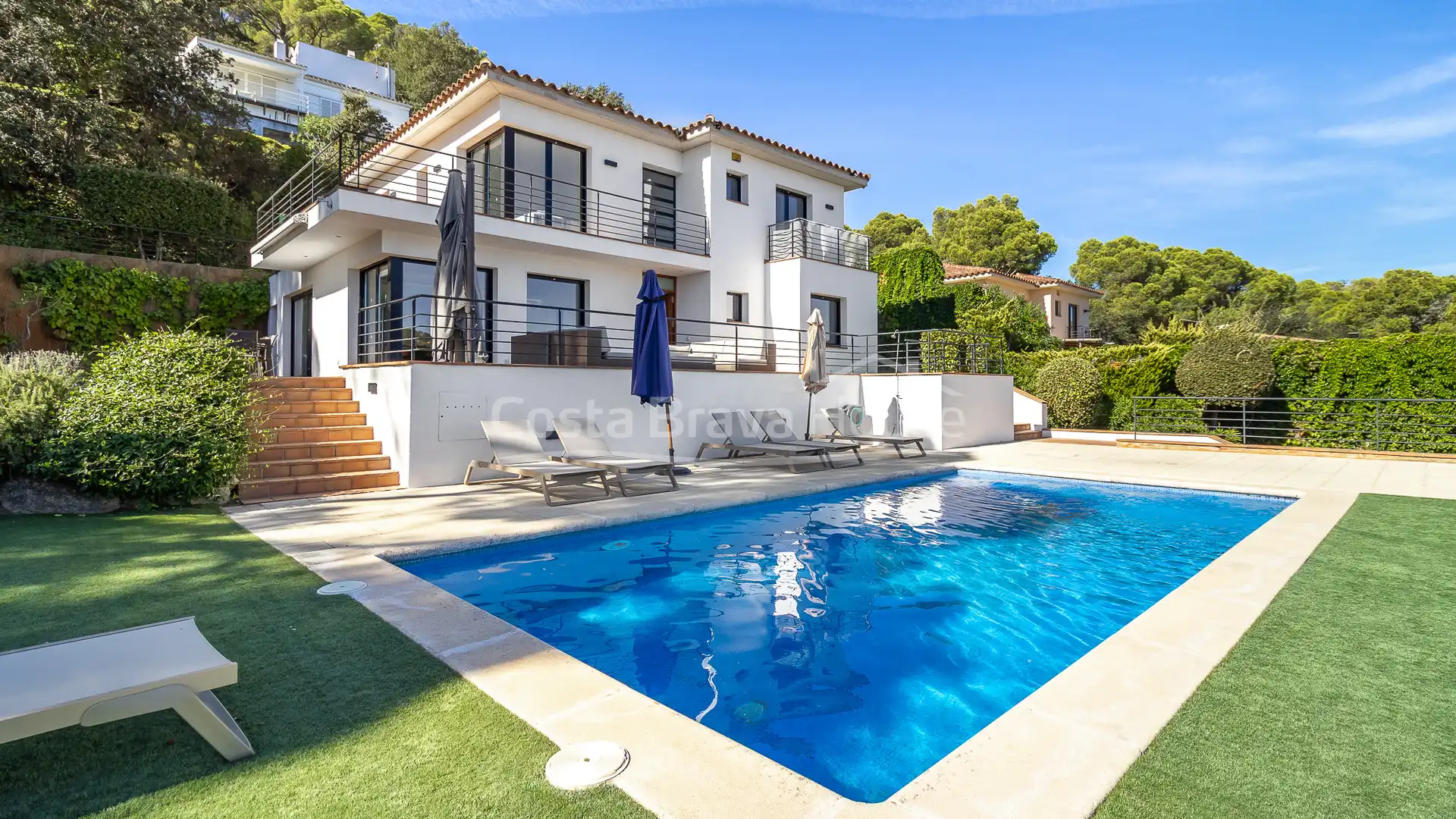 Casa amb terrassa en venda a Carrer de Josep Clarà
