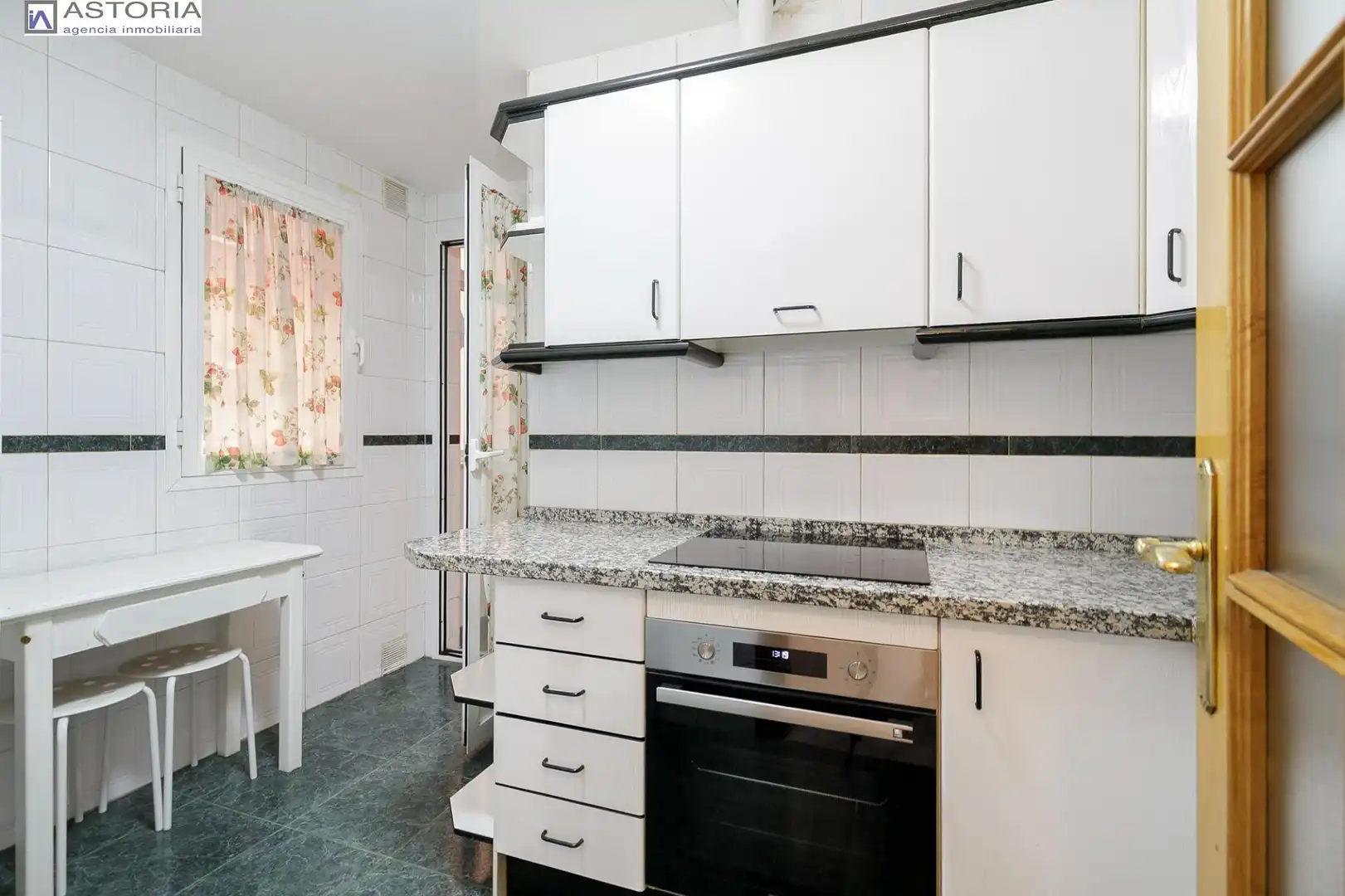Kitchen of Flat for sale in Granada  with Air Conditioner, Heating and Terrace