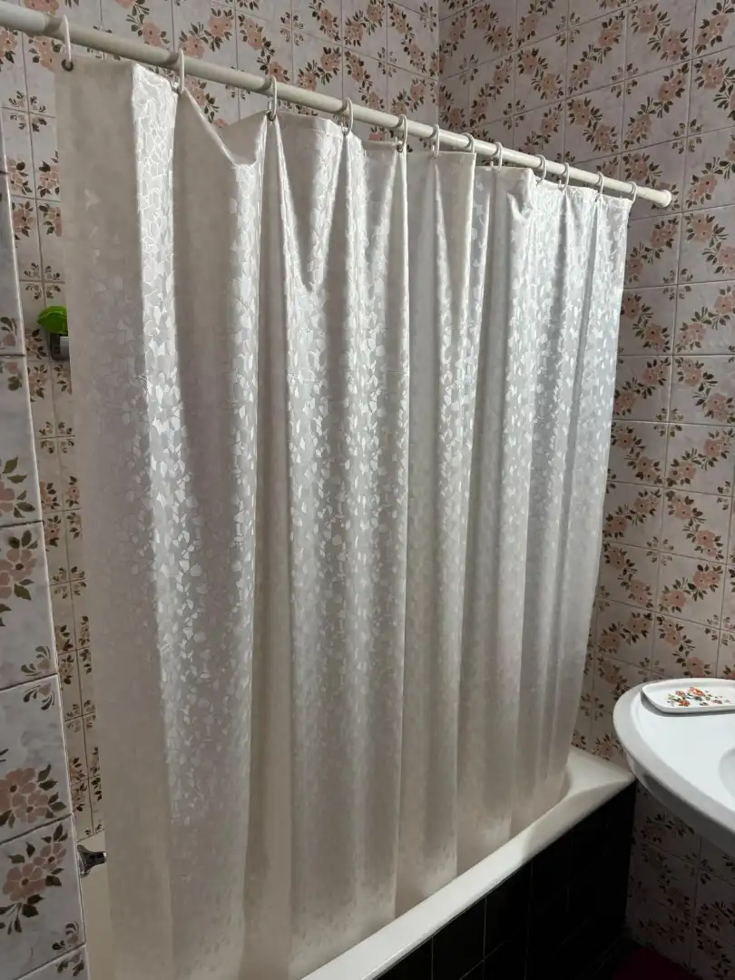 Habitación de Piso en venta en Badalona con Amueblado, Horno y Lavadora