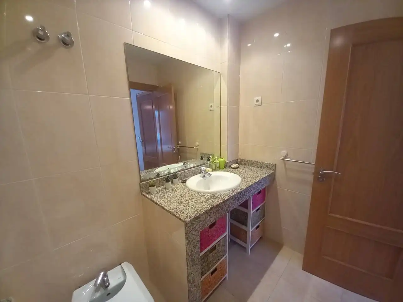 Baño de Piso de alquiler en Cubelles con Aire acondicionado, Calefacción y Parquet
