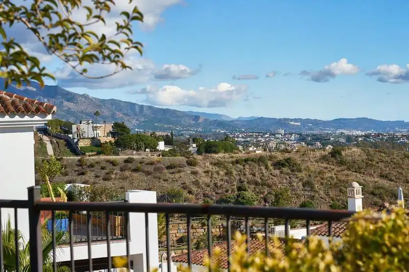 Exterior view of Ground floor for rent in Benahavís  with Air Conditioner, Private garden and Terrace