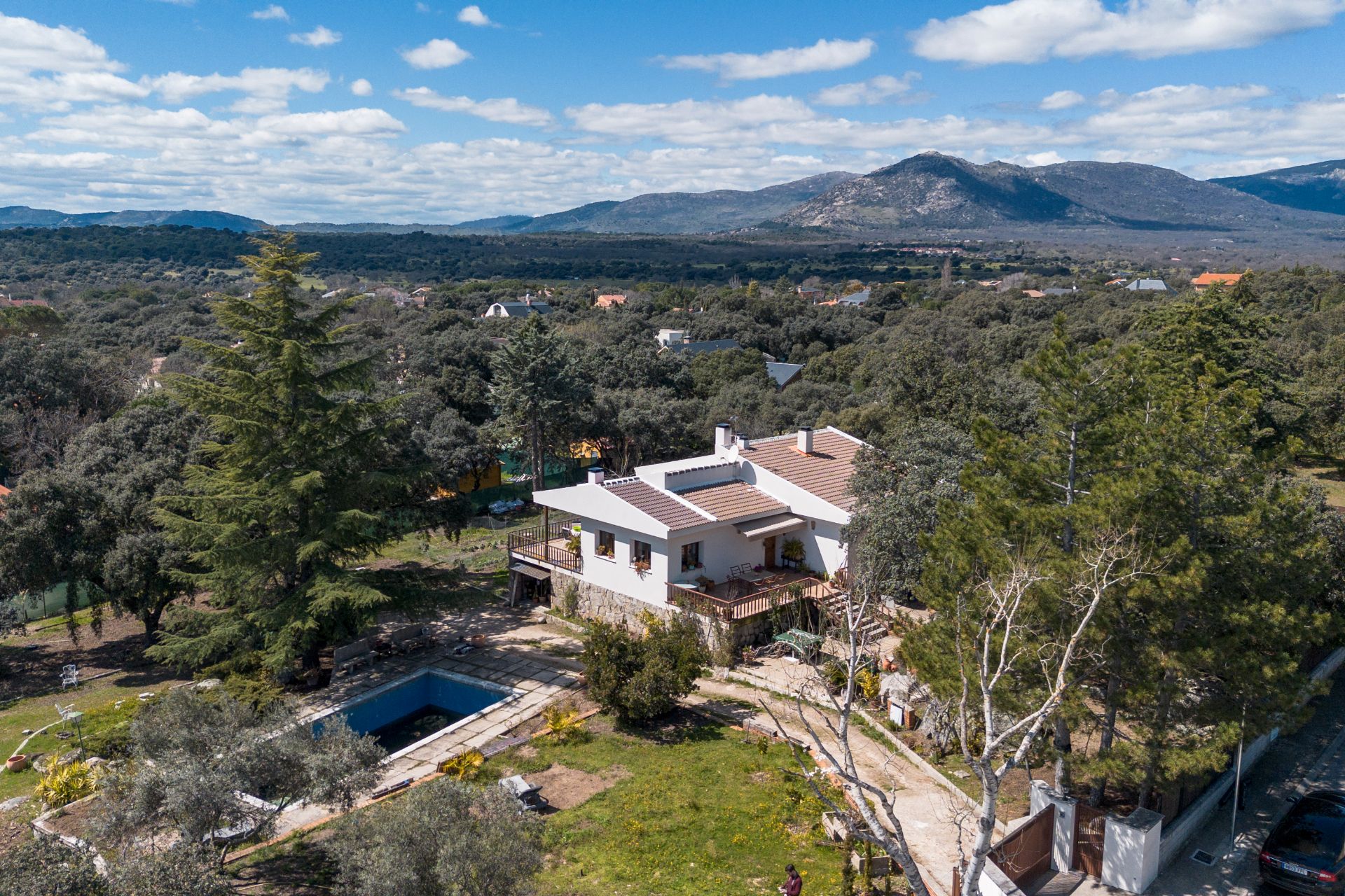 Exterior view of House or chalet for sale in Valdemorillo  with Air Conditioner, Private garden and Terrace