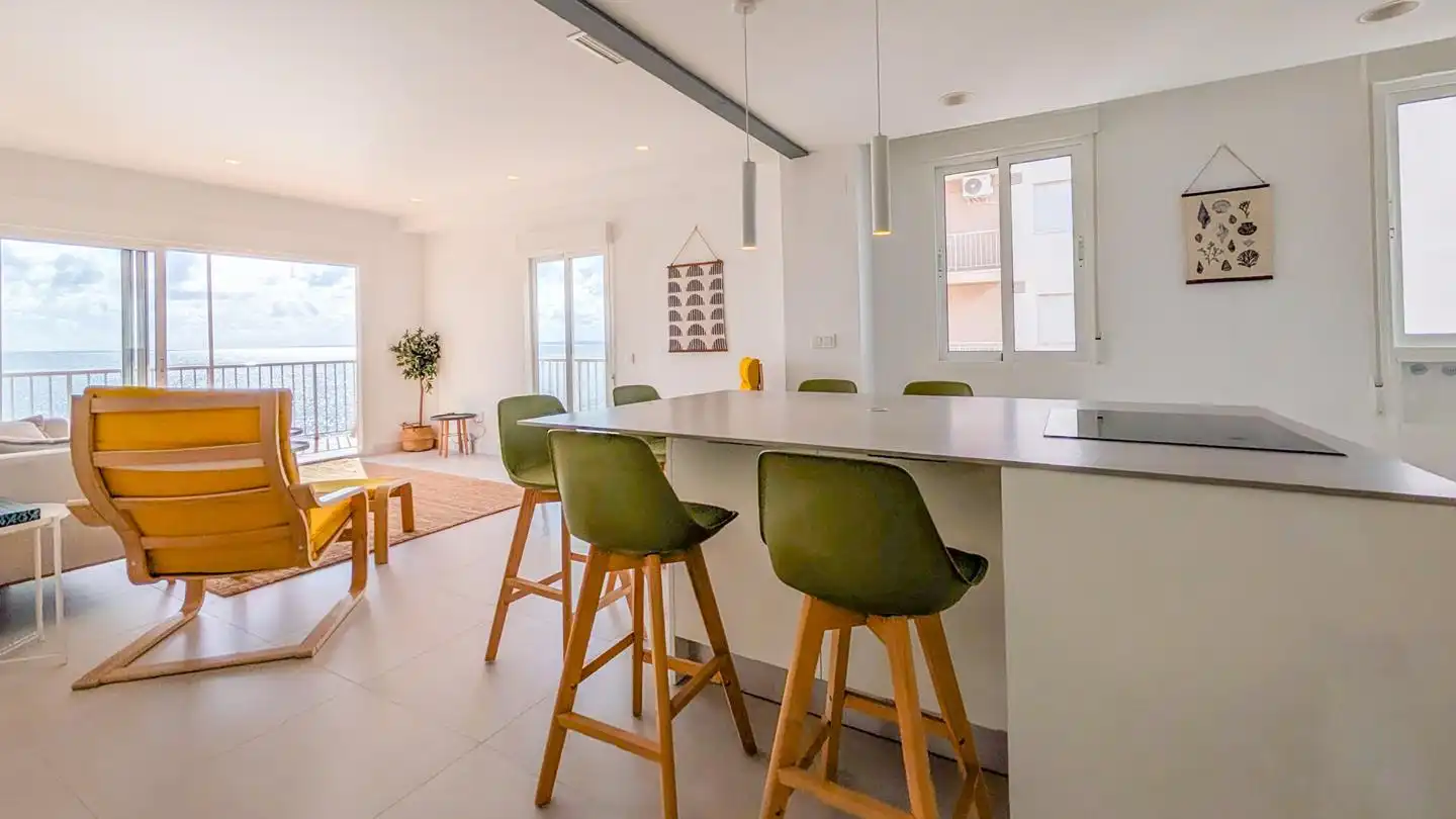 Küche von Wohnung zum Verkauf in Santa Pola mit Klimaanlage und Terrasse