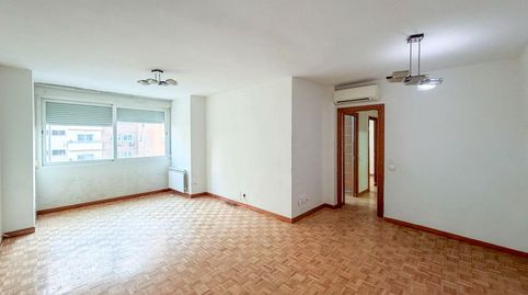 Foto 2 de Piso en venta en Calle Puentelarra, Santa Eugenia, Madrid Capital