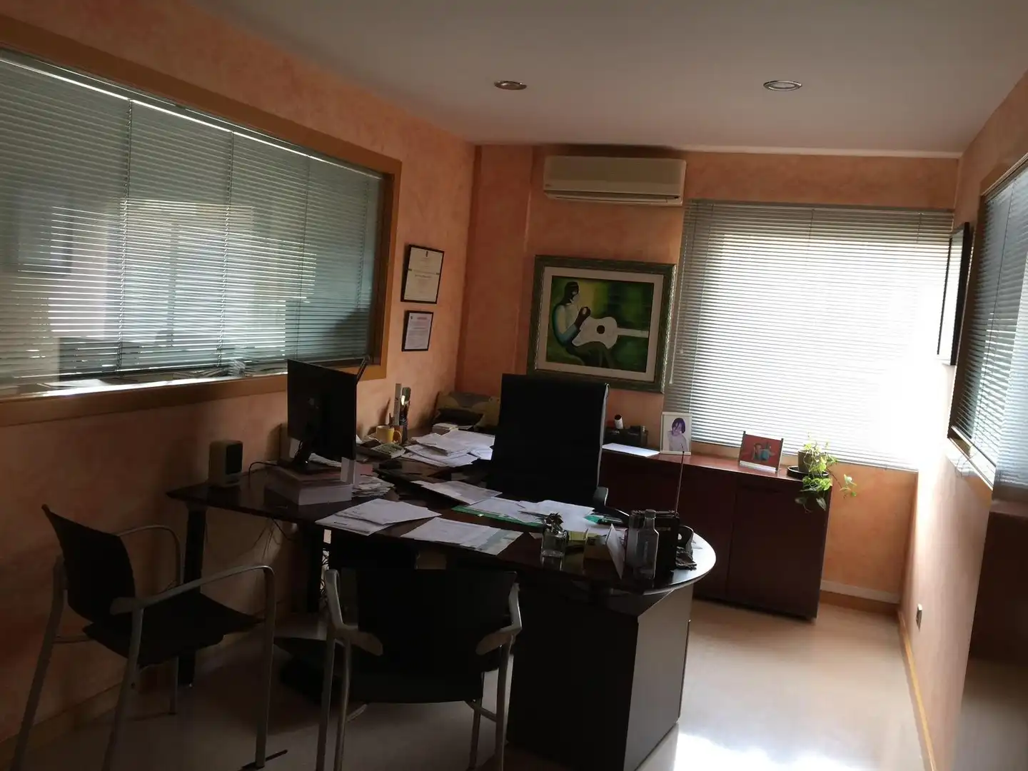 Büro zur Miete in Vilanova i la Geltrú mit Heizung und Abstellraum