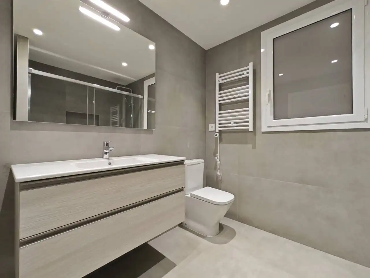 Baño de Piso de alquiler en Manresa con Aire acondicionado, Calefacción y Terraza
