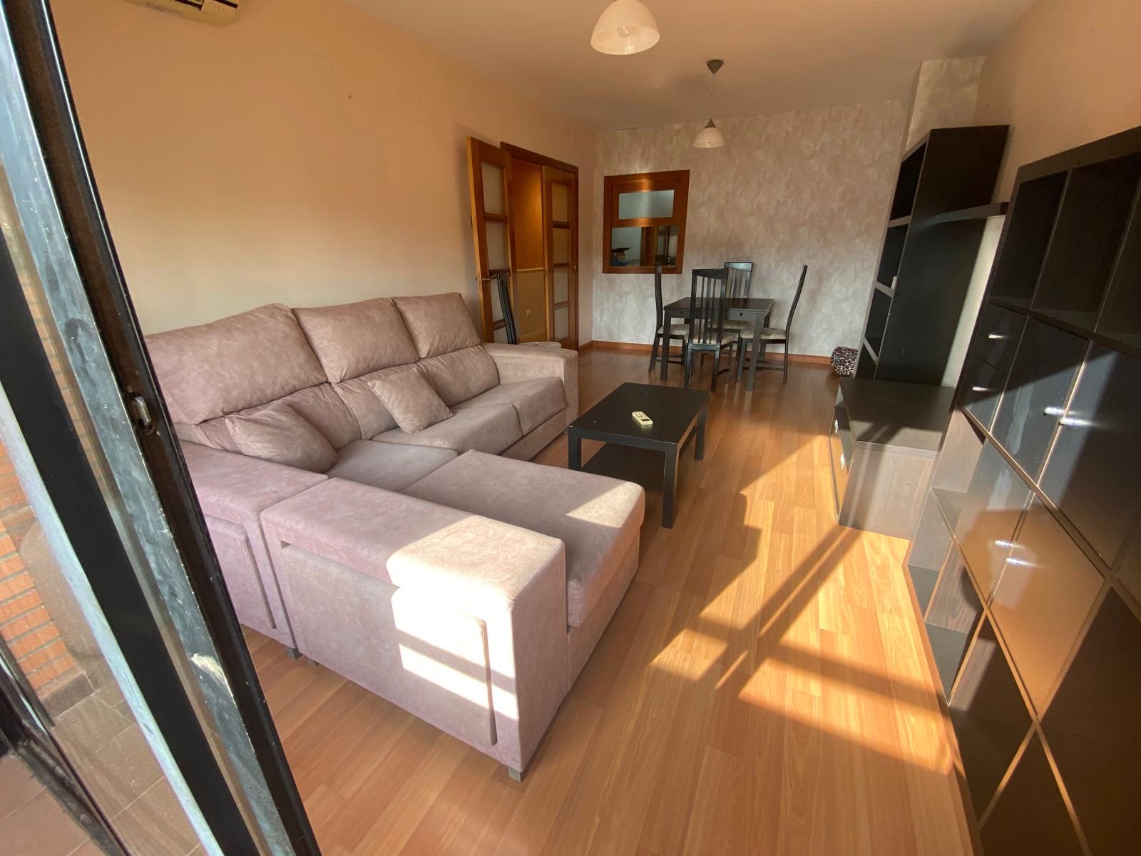 Sala d'estar de Apartament en venda en  Albacete Capital amb Calefacció, Jardí privat i Parquet