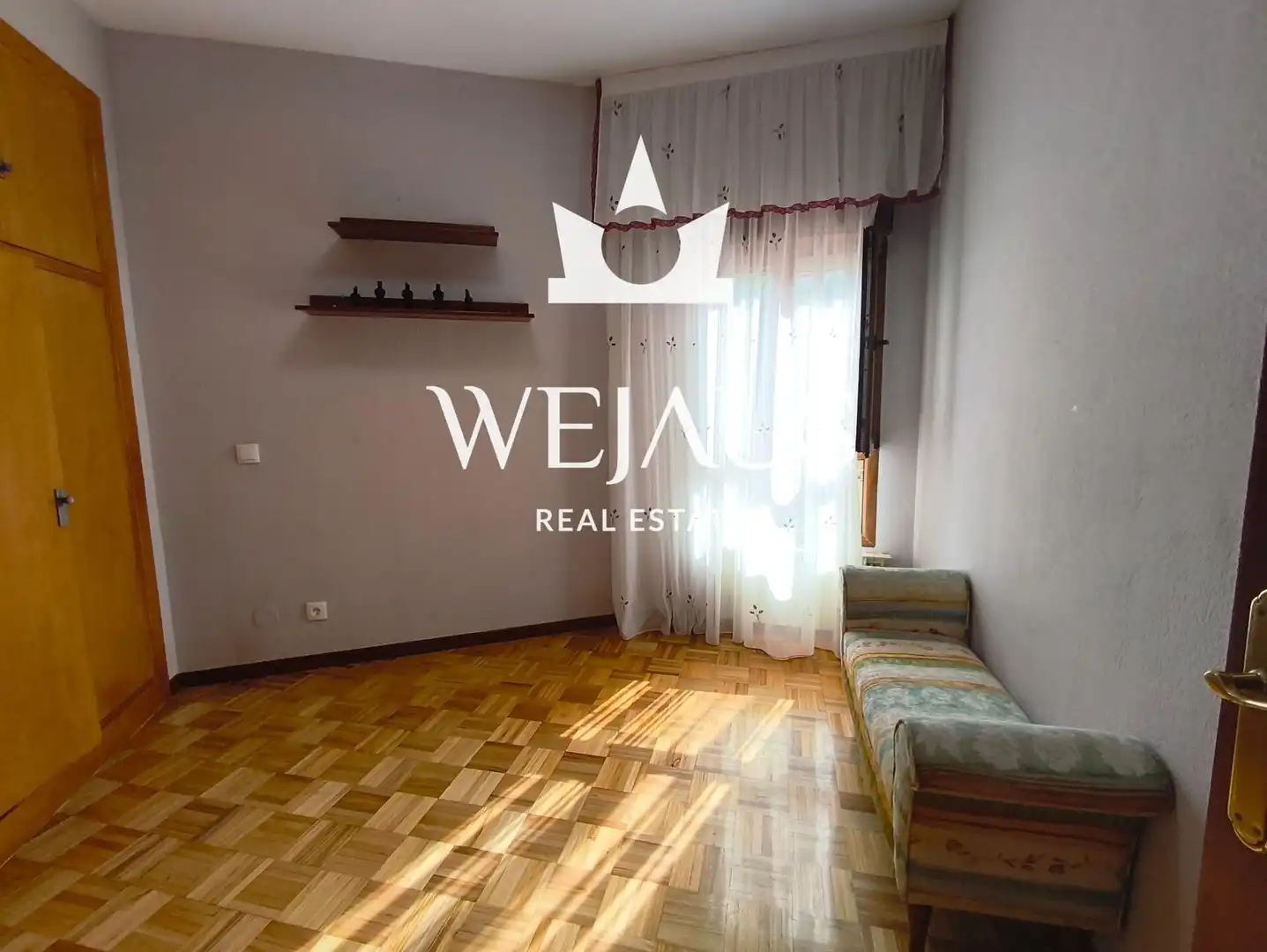 Habitación de Piso de alquiler en El Astillero   con Calefacción, Amueblado y Alarma
