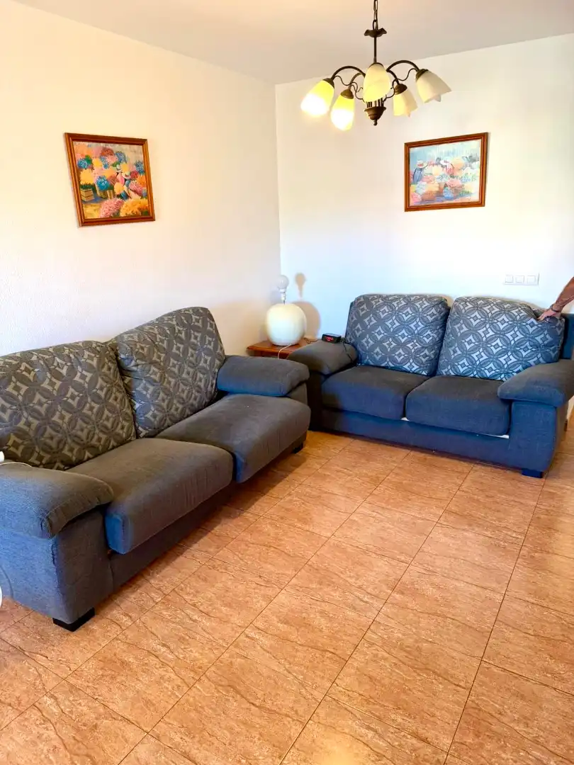 Sala de estar de Piso de alquiler en El Ejido con Aire acondicionado, Calefacción y Jardín privado