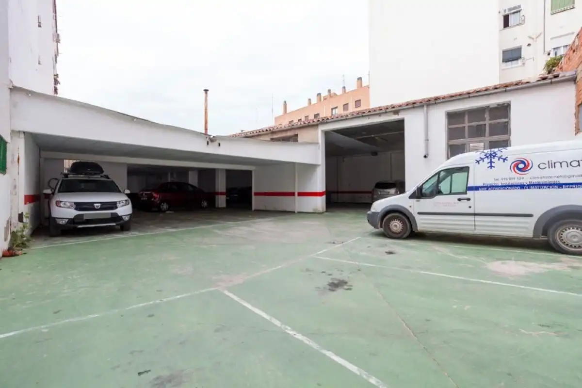 Local en venda a Calle BALLESTEROS, FLORENTINO, 28, Las Fuentes