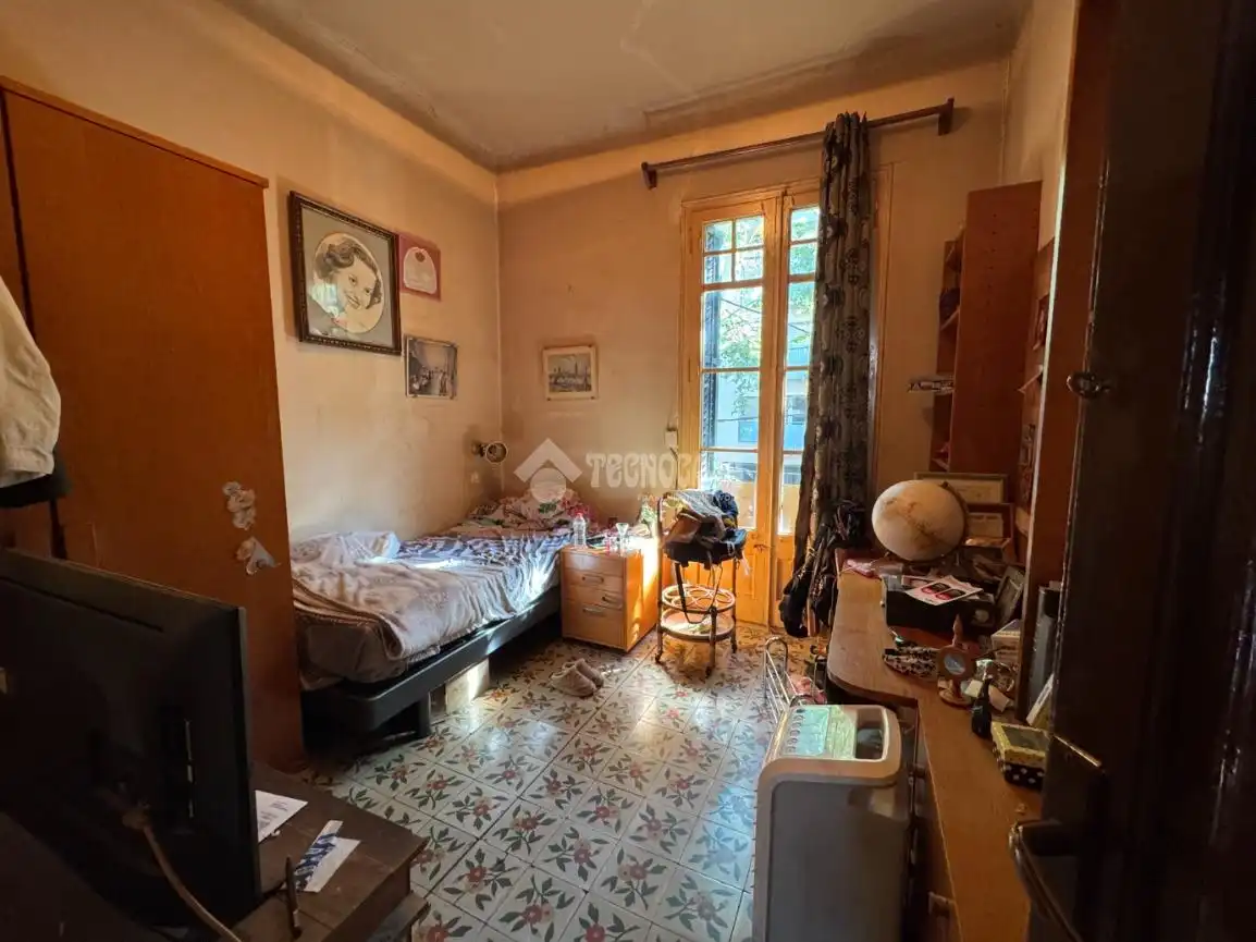 Schlafzimmer von Wohnung zum Verkauf in Barcelona mit Abstellraum und Balkon