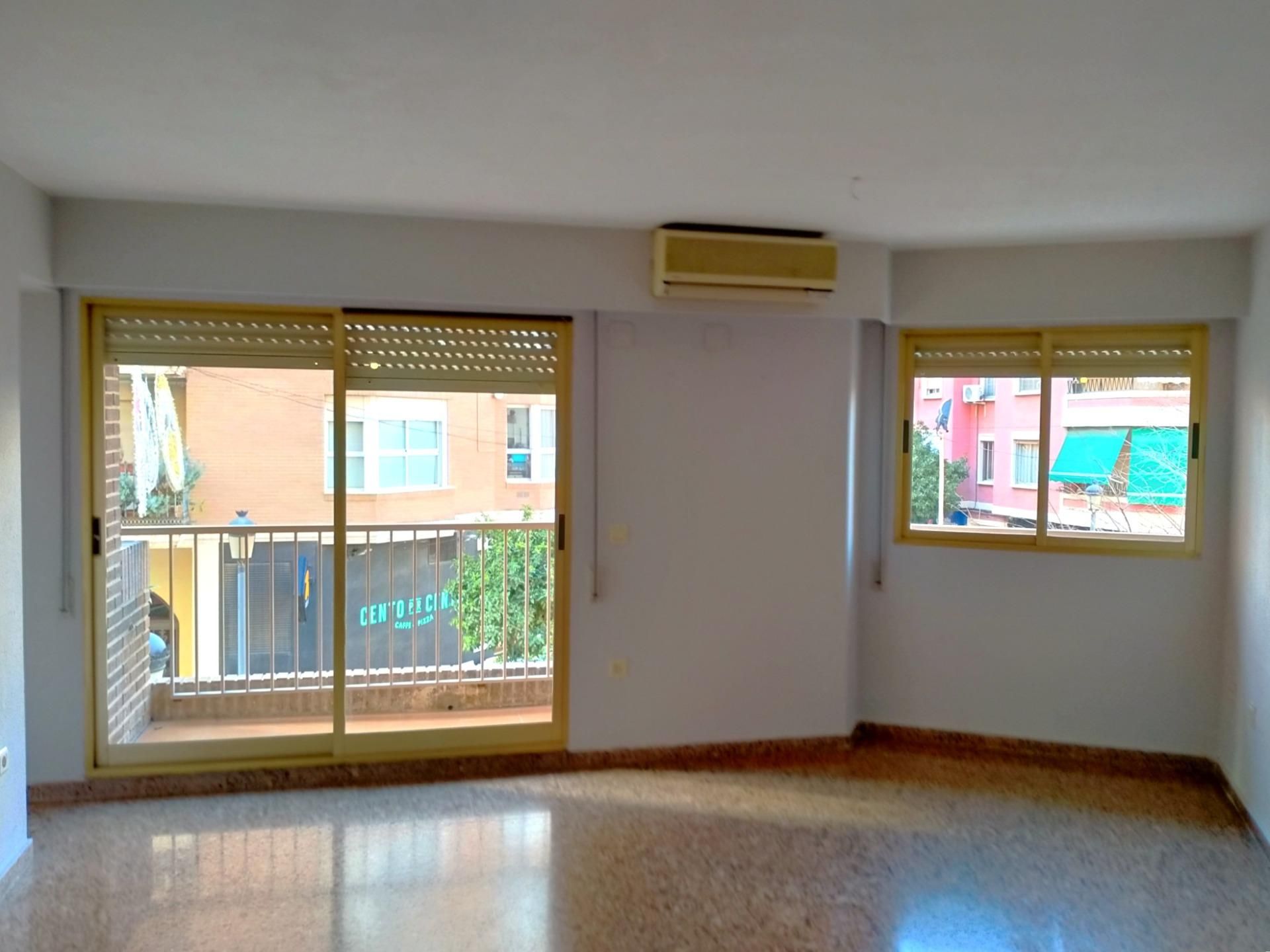 Dormitori de Pis de lloguer en  Valencia Capital amb Aire condicionat, Terrassa i Balcó