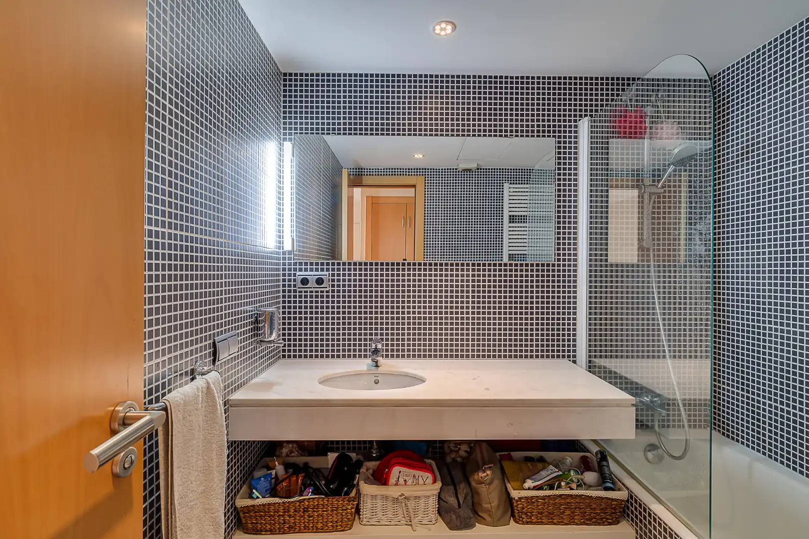 Baño de Casa adosada en venta en Barcelona con Aire acondicionado, Calefacción y Terraza