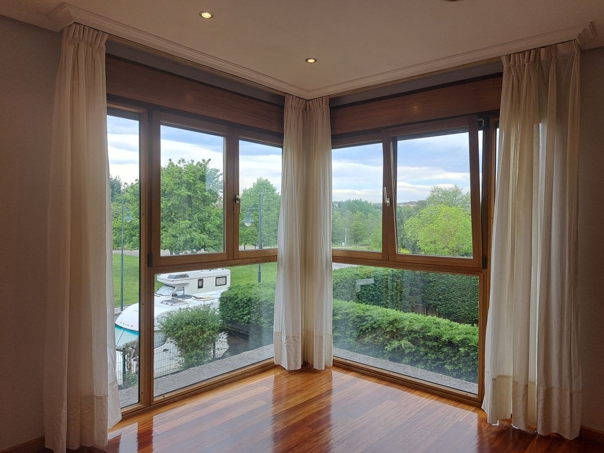 Dormitori de Pis en venda en Gijón  amb Aire condicionat, Parquet i Traster