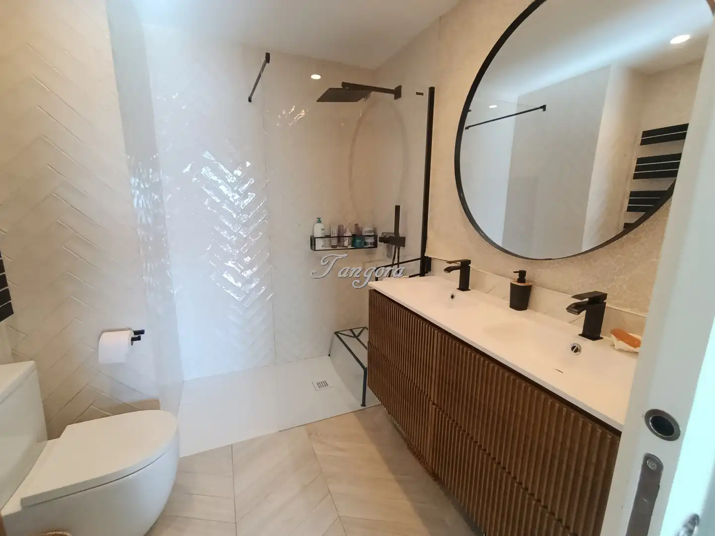 Bathroom of Attic for sale in Getxo   with Air Conditioner, Heating and Parquet flooring