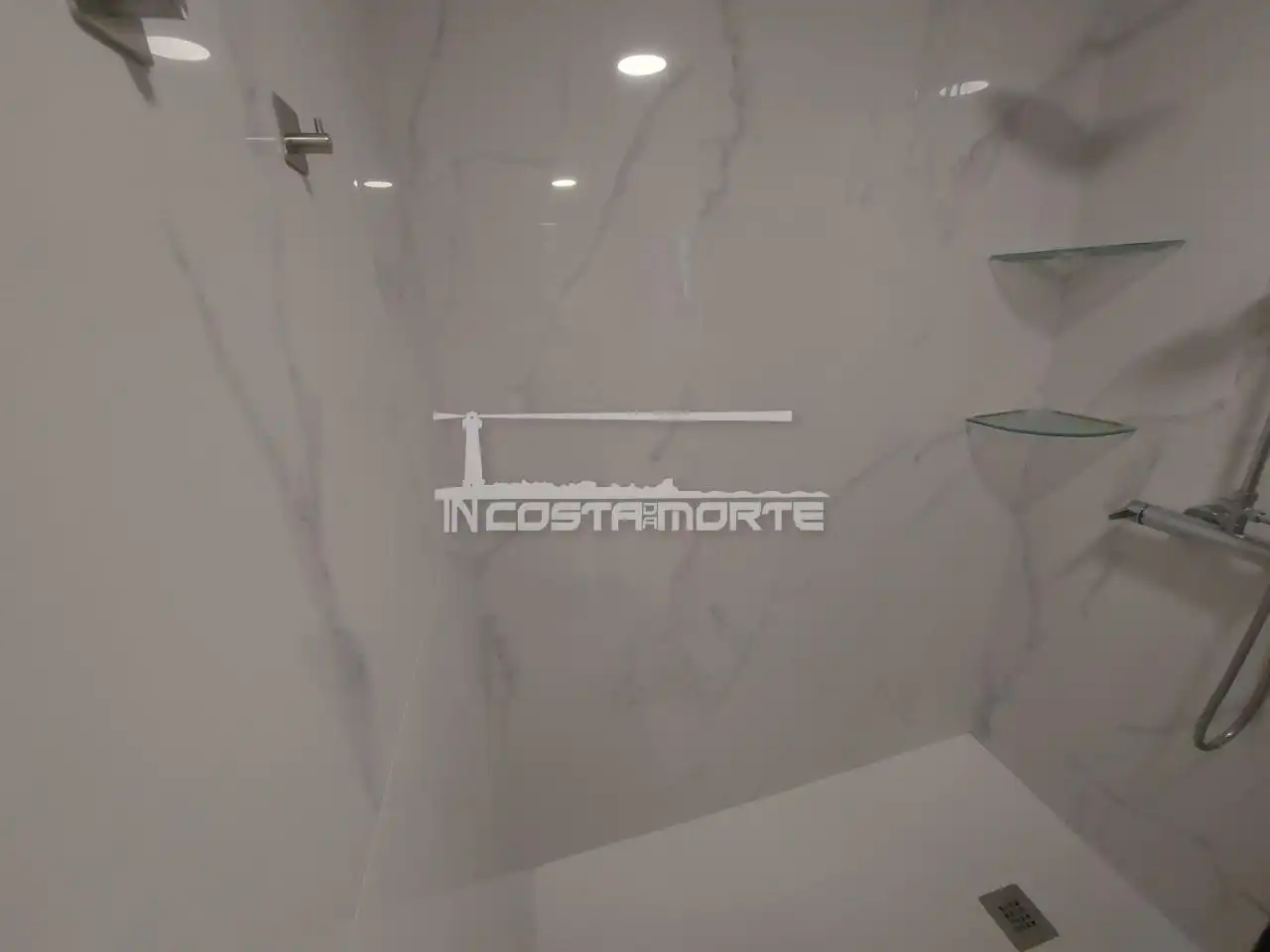 Badezimmer von Wohnung zum Verkauf in Cee mit Abstellraum
