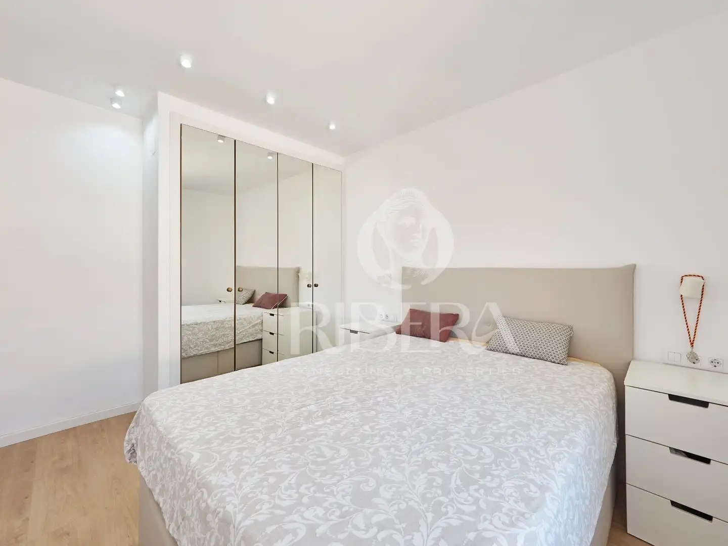 Schlafzimmer von Dachboden zum Verkauf in Valencia mit Klimaanlage, Terrasse und Abstellraum