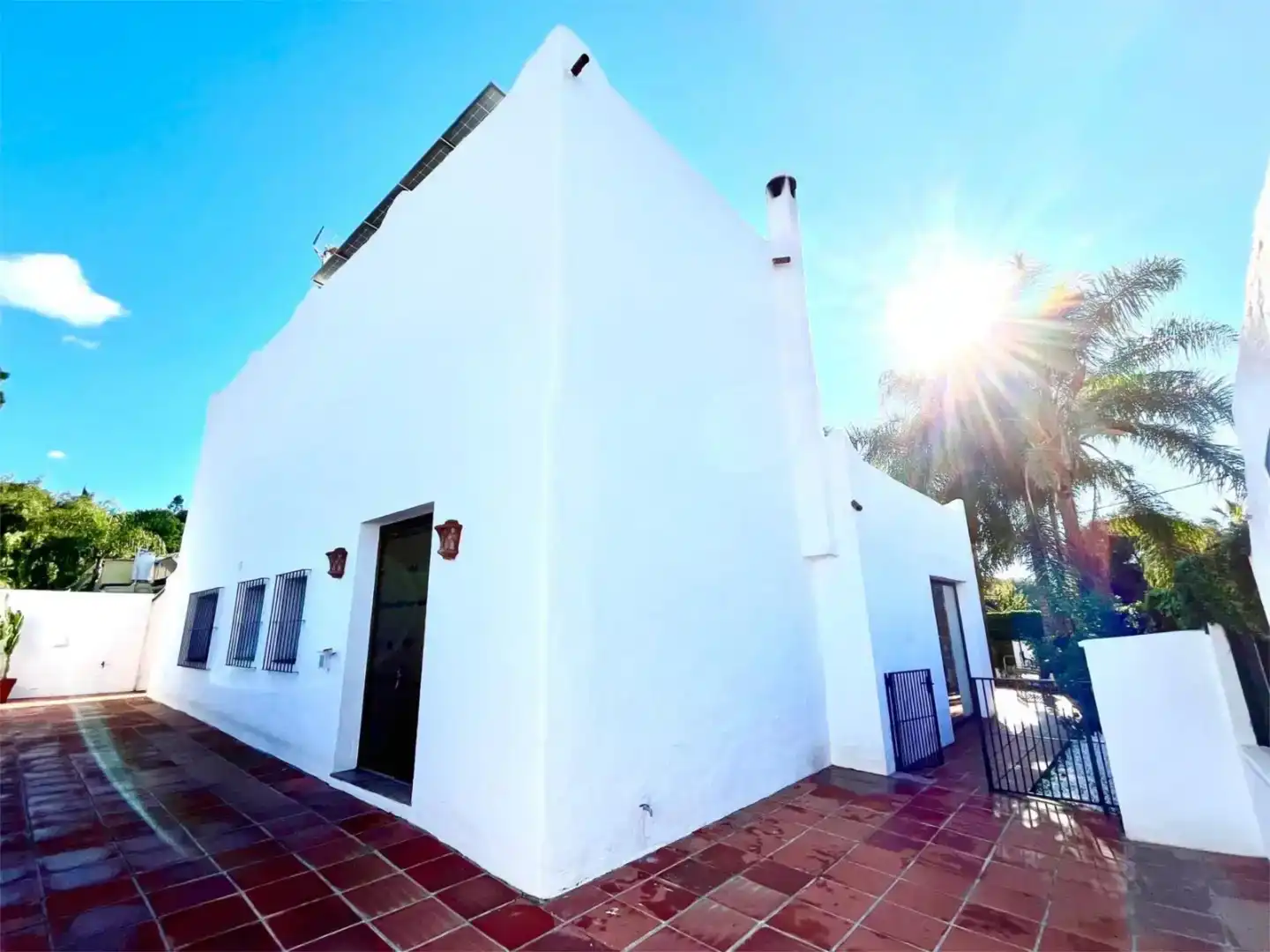 Exterior view of Flat for sale in Marbella  with Air Conditioner, Private garden and Swimming Pool