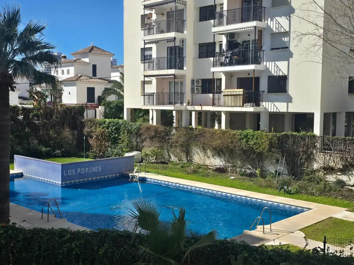 Schwimmbecken von Wohnungen zum Verkauf in Benalmádena mit Klimaanlage, Heizung und Schwimmbad