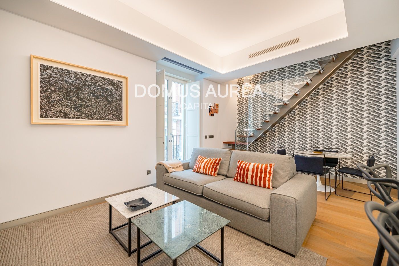 Sala d'estar de Dúplex de lloguer en  Madrid Capital amb Calefacció, Terrassa i Moblat