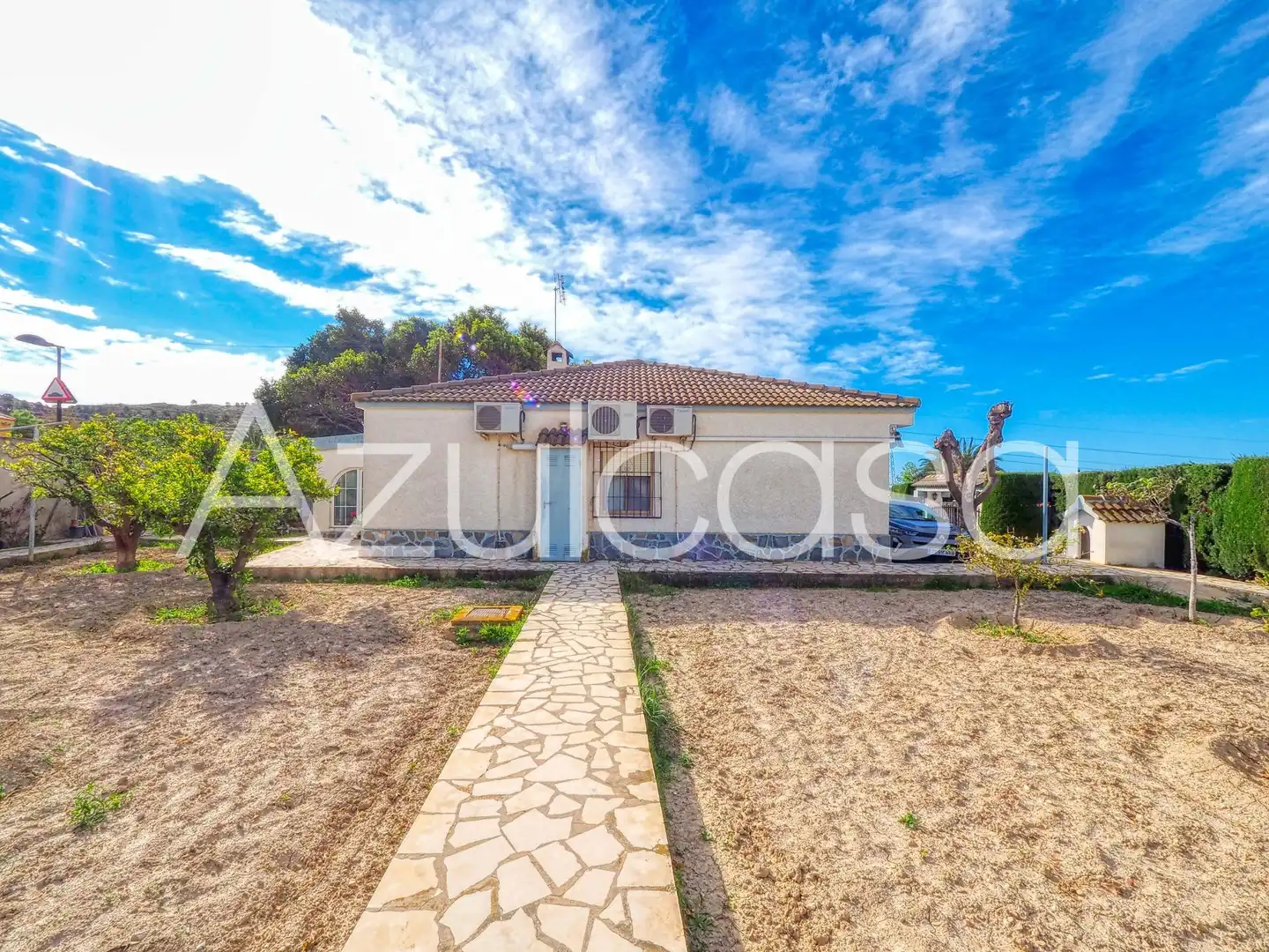 Vista exterior de Casa o xalet en venda en Busot amb Aire condicionat, Traster i Piscina