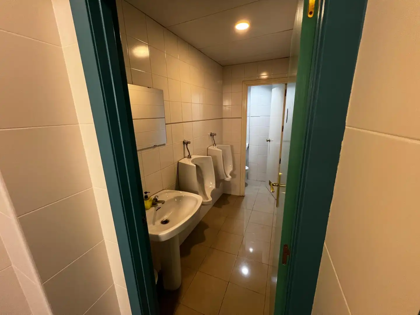 Badezimmer von Geschaftsraum zur Miete in Zaragoza mit Klimaanlage und Möbliert