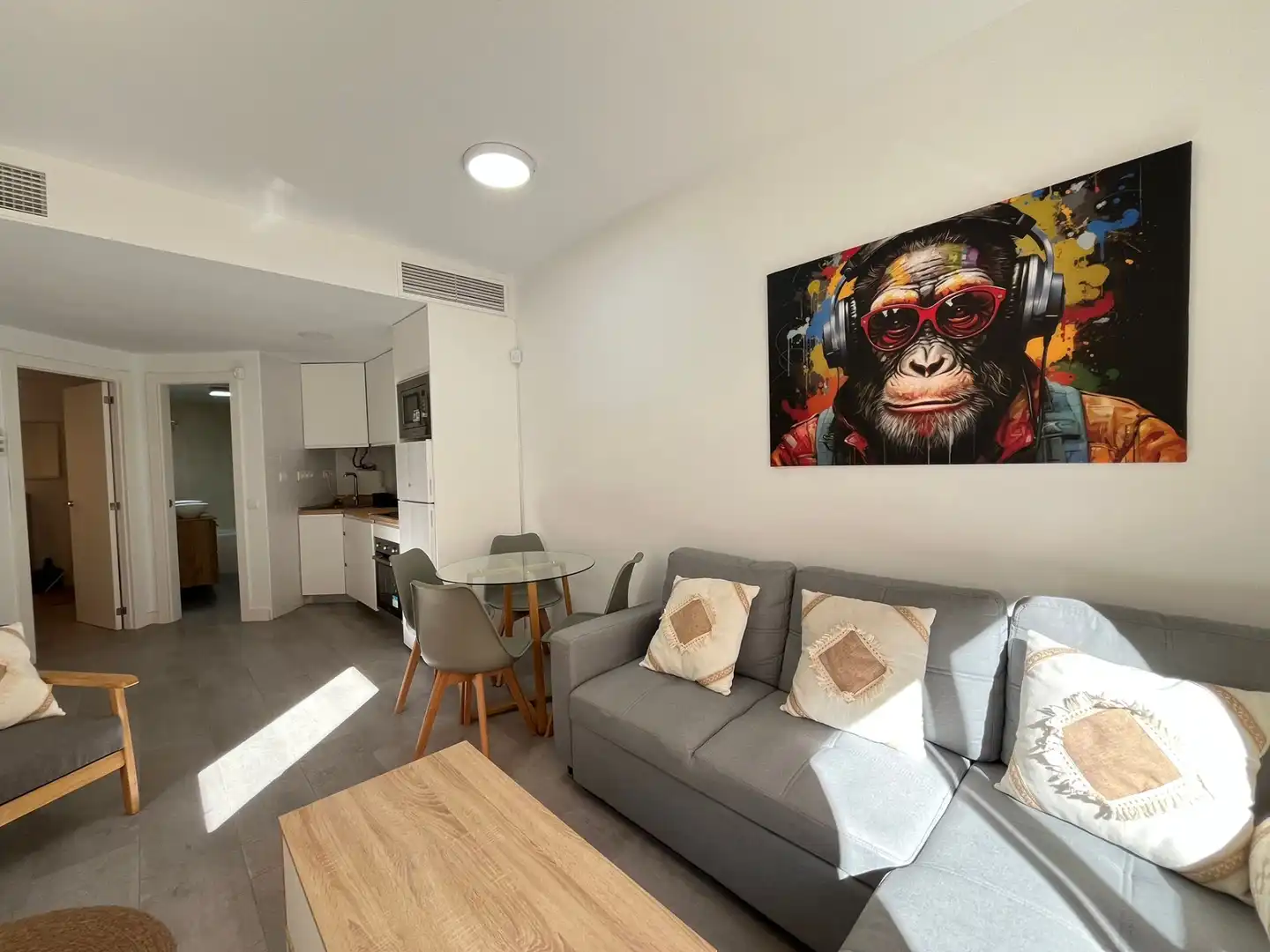 Apartment with pool for sale in Calle Juan Sebastián Elcano 3