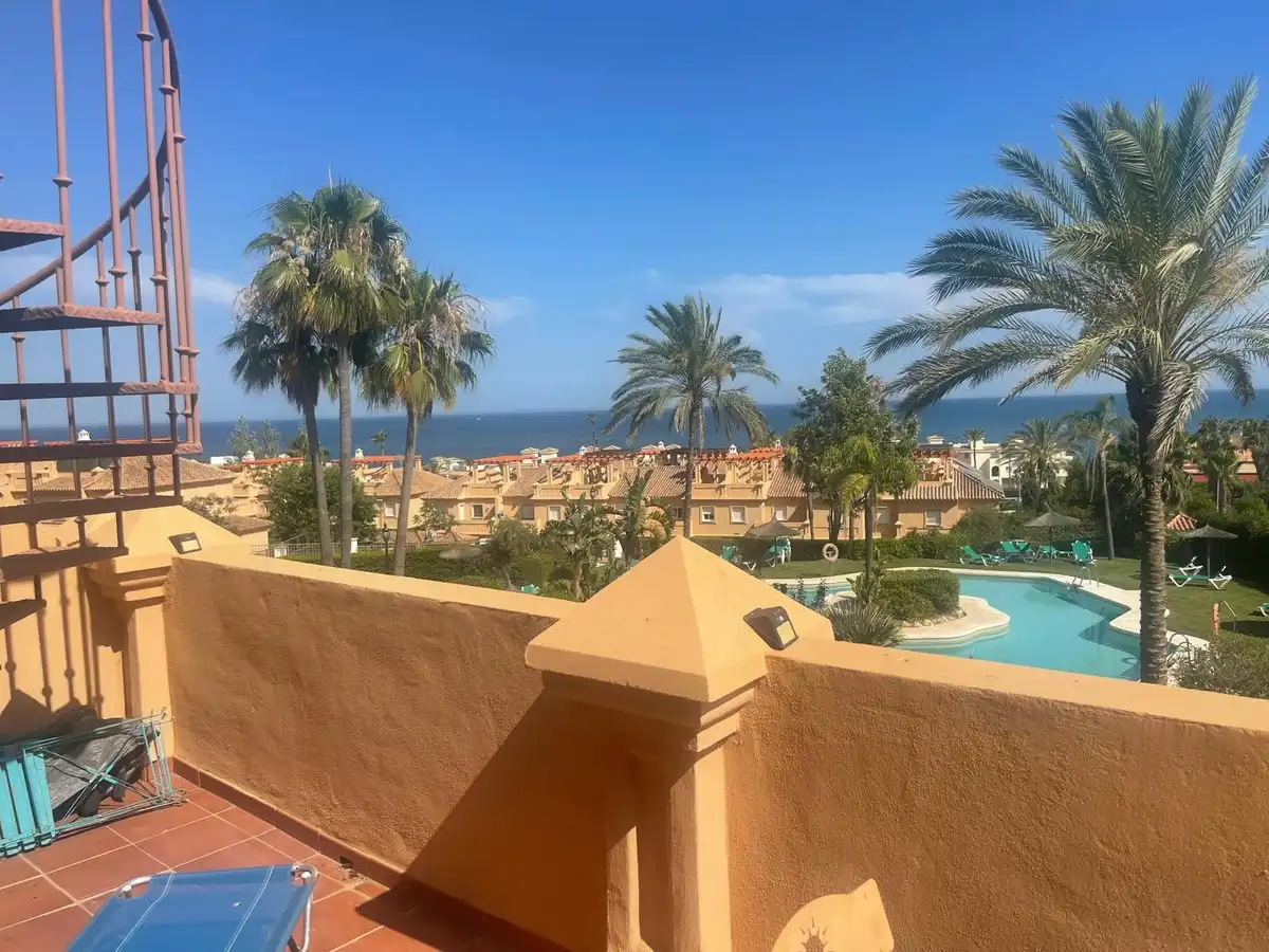 Vista exterior de Casa adosada en venda en Estepona Pueblo