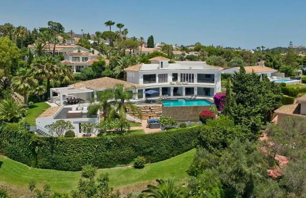 Vista exterior de Casa o xalet de lloguer en Marbella amb Aire condicionat, Jardí privat i Terrassa