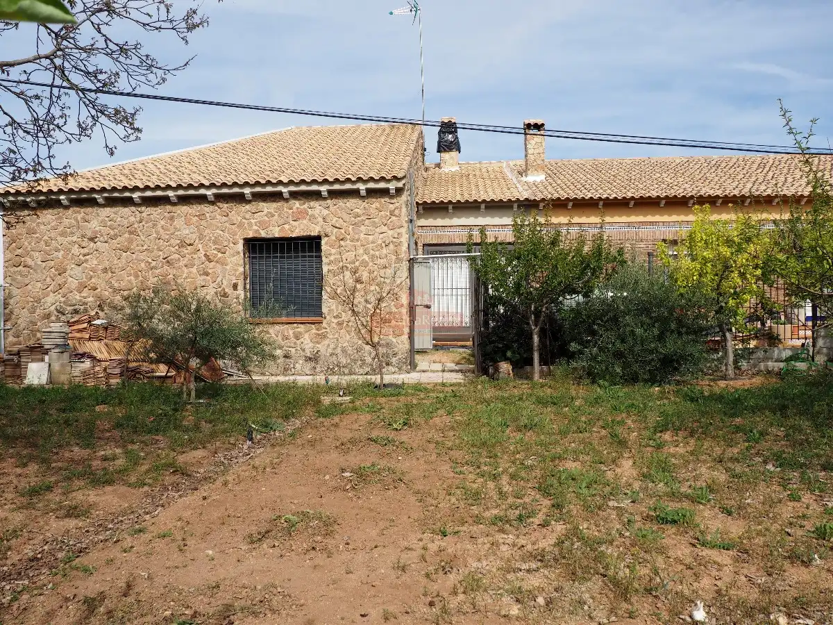 Vista exterior de Casa o xalet en venda en Alcaraz amb Calefacció, Jardí privat i Traster