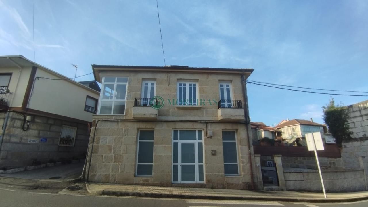 Vista exterior de Casa o xalet en venda en Toén amb Calefacció, Jardí privat i Balcó