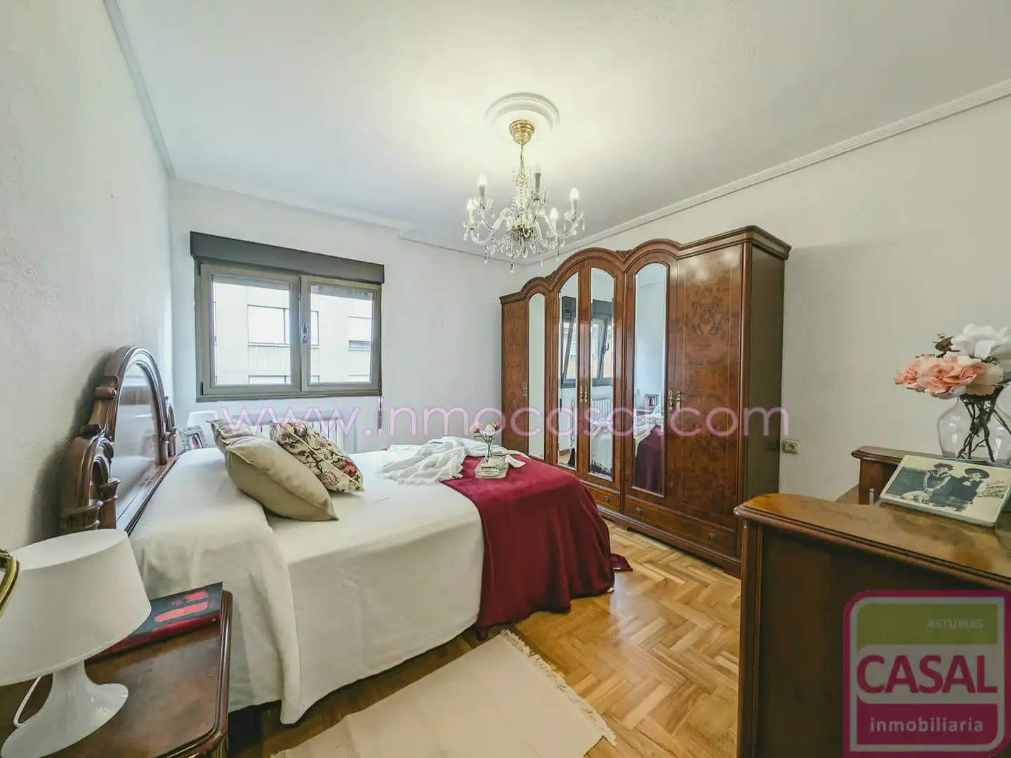 Habitación de Piso en venta en Oviedo  con Calefacción, Trastero y Amueblado