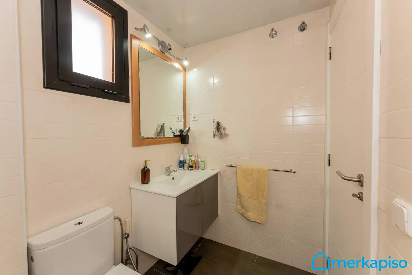 Bathroom of Flat for sale in Castelldefels  with Air Conditioner, Heating and Balcony