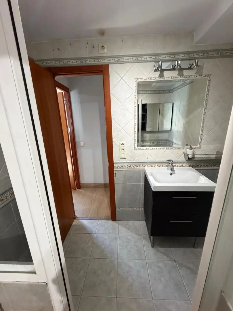 Bathroom of Flat for sale in Sevilla  with Air Conditioner and Balcony