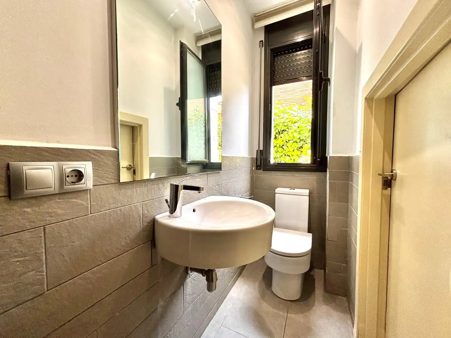 Badezimmer von Haus oder Chalet zum Verkauf in Pineda de Mar mit Klimaanlage, Privatgarten und Terrasse