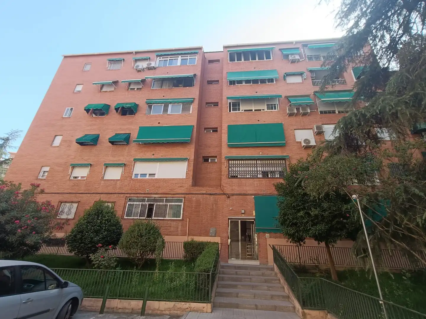 Vista exterior de Piso de alquiler en Granada con Aire acondicionado, Calefacción y Amueblado
