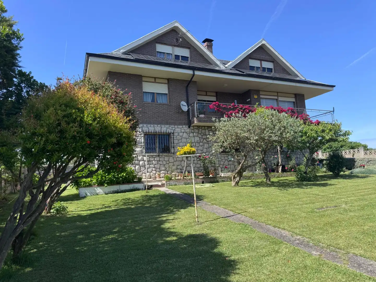 Vista exterior de Casa o chalet en venta en Santander con Calefacción, Jardín privado y Parquet