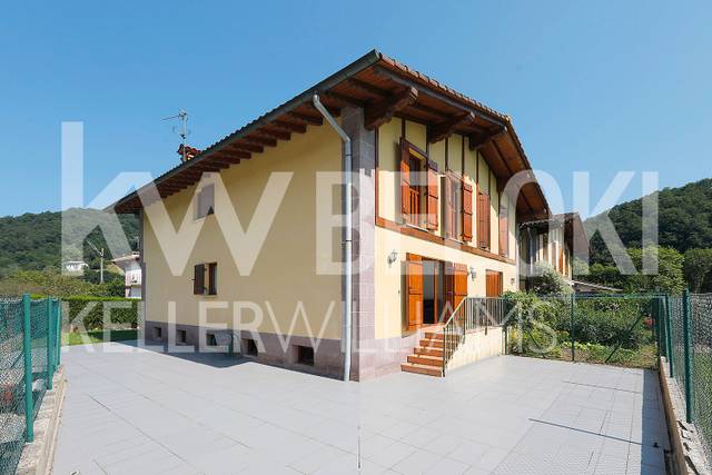 Casa adosada en Venta en Etxalar
